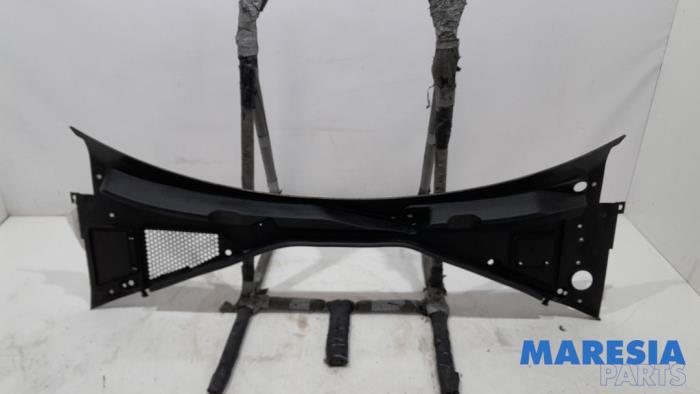 Używane Parawan Alfa Romeo Giulia (952) 2.9 Bi-Turbo V6 24V Quadrifoglio Verde Cena € 75,00 Procedura marży oferowane przez Maresia Parts