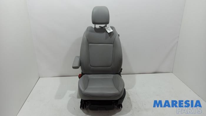 Używane Fotel lewy Peugeot 5008 I (0A/0E) 1.6 THP 16V Cena € 149,00 Procedura marży oferowane przez Maresia Parts