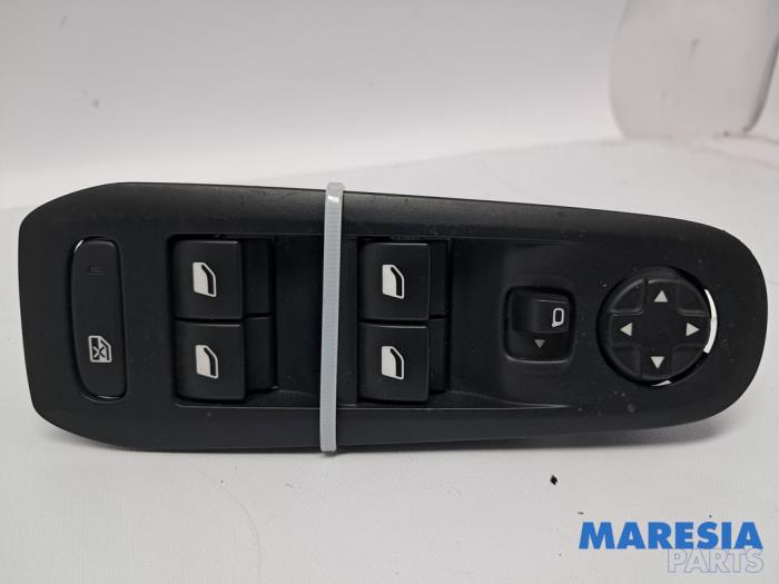 Usados Interruptor combinado de ventanillas Peugeot 308 SW (L4/L9/LC/LJ/LR) 1.6 BlueHDi 120 Precio € 35,00 Norma de margen ofrecido por Maresia Parts