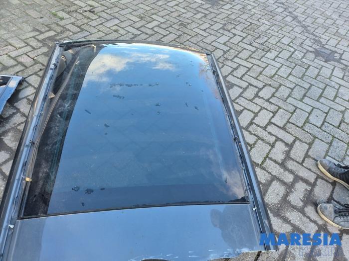 Używane Dach panoramiczny Peugeot 5008 I (0A/0E) 1.6 THP 16V Cena € 315,00 Procedura marży oferowane przez Maresia Parts