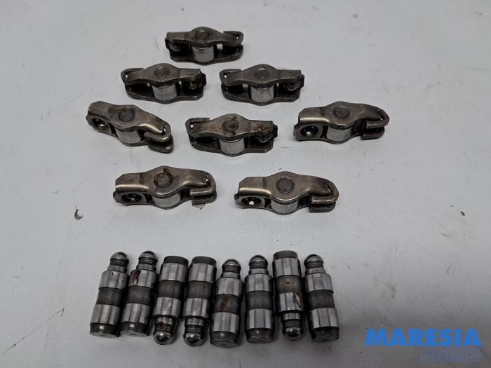 Usagé Culbuteur Peugeot Expert (G9) 1.6 HDi 90 Prix € 36,30 Prix TTC proposé par Maresia Parts