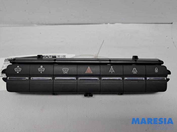 Gebrauchte Schalter Peugeot 5008 I (0A/0E) 1.6 THP 16V Preis € 35,00 Margenregelung angeboten von Maresia Parts
