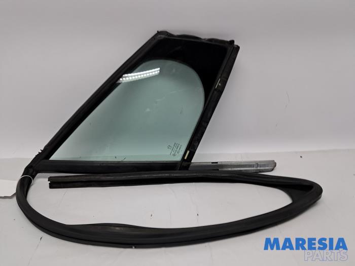 Usados Ventanilla triangular derecha delante Peugeot 308 (4A/C) 1.6 16V THP 155 Precio € 45,00 Norma de margen ofrecido por Maresia Parts