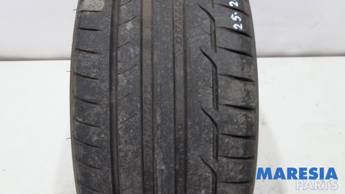 Używane Opona Peugeot 308 (L3/L8/LB/LH/LP) 1.6 16V THP Cena € 40,00 Procedura marży oferowane przez Maresia Parts