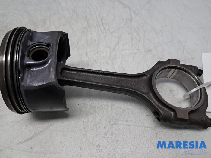 Używane Korbowód Opel Astra H (L48) 1.6 16V Cena € 49,95 Procedura marży oferowane przez Maresia Parts