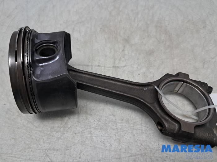Używane Korbowód Opel Astra H (L48) 1.6 16V Cena € 49,95 Procedura marży oferowane przez Maresia Parts