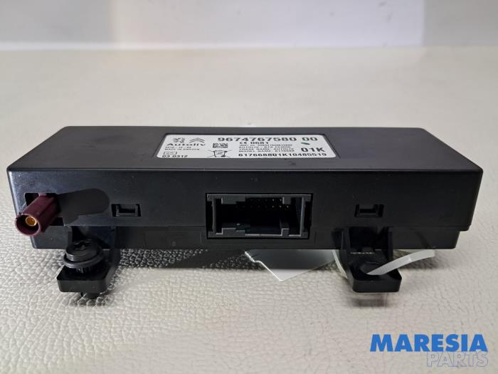 Używane Modul radiowy Peugeot 5008 I (0A/0E) 1.6 THP 16V Cena € 40,00 Procedura marży oferowane przez Maresia Parts