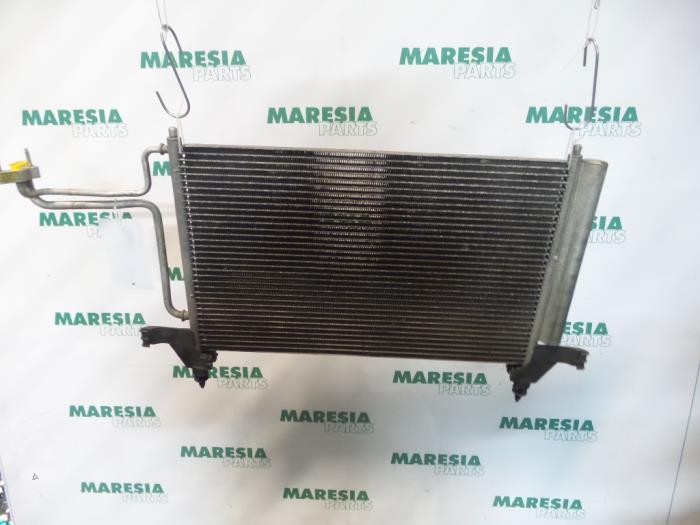 Usagé Condenseur de climatisation Fiat Stilo (192A/B) 1.6 16V Prix € 35,00 Règlement à la marge proposé par Maresia Parts