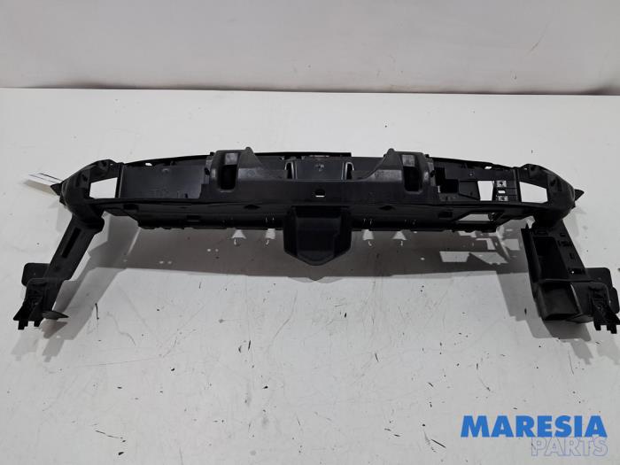 Begagnade Framdelsstöd Peugeot 3008 I (0U/HU) 1.6 16V THP 150 Pris € 40,00 Marginaltabell erbjuds av Maresia Parts