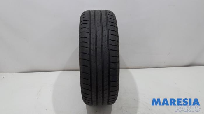 Używane Opona Peugeot 3008 I (0U/HU) 1.6 16V THP 150 Cena € 29,95 Procedura marży oferowane przez Maresia Parts