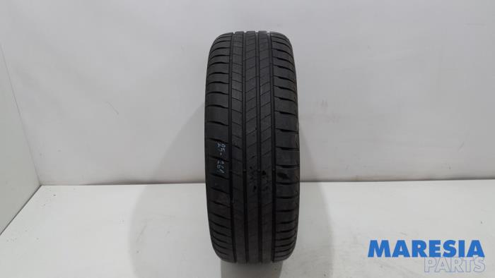 Używane Opona Peugeot 3008 I (0U/HU) 1.6 16V THP 150 Cena € 29,95 Procedura marży oferowane przez Maresia Parts