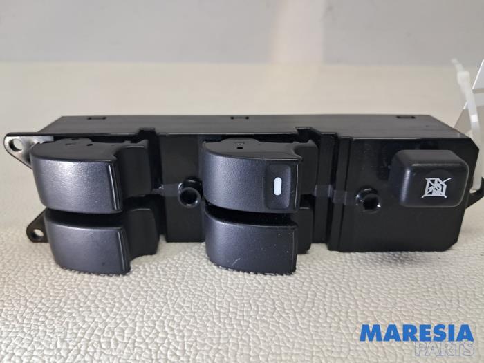 Usados Interruptor combinado de ventanillas Citroen C-Zero C-Zero Precio € 40,00 Norma de margen ofrecido por Maresia Parts