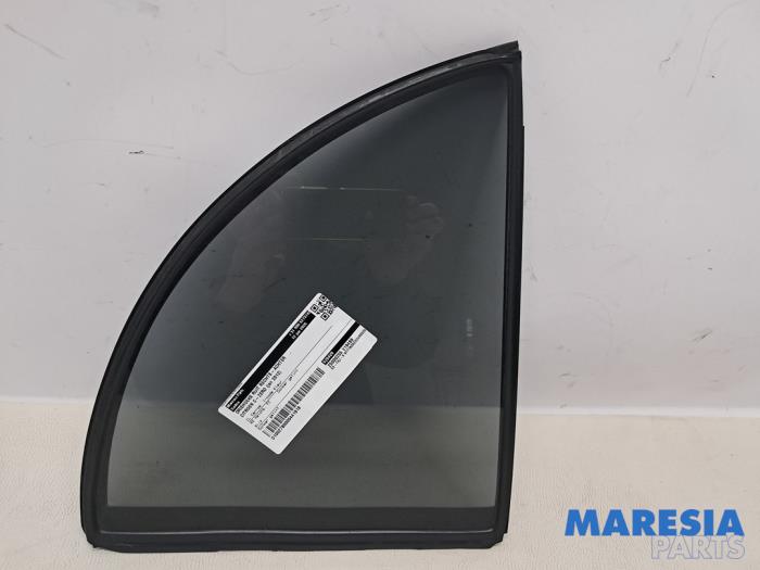 Usados Ventanilla triangular derecha detrás Citroen C-Zero C-Zero Precio € 35,00 Norma de margen ofrecido por Maresia Parts