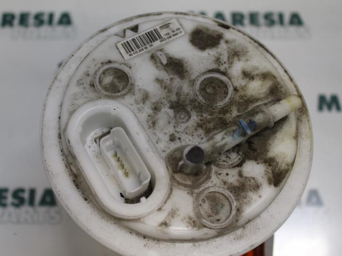 Usagé Pompe à carburant Peugeot 407 (6D) 1.8 16V Prix € 25,00 Règlement à la marge proposé par Maresia Parts