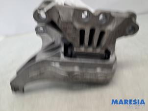 Motorlager van een Peugeot 308 (L3/L8/LB/LH/LP) 1.6 16V THP 2013