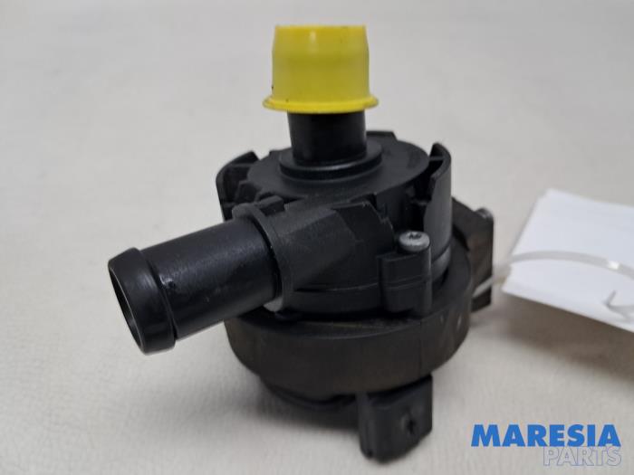 Begagnade Extra vattenpump Renault Trafic (1FL/2FL/3FL/4FL) 1.6 dCi 125 Twin Turbo Pris € 30,24 Inklusive moms erbjuds av Maresia Parts
