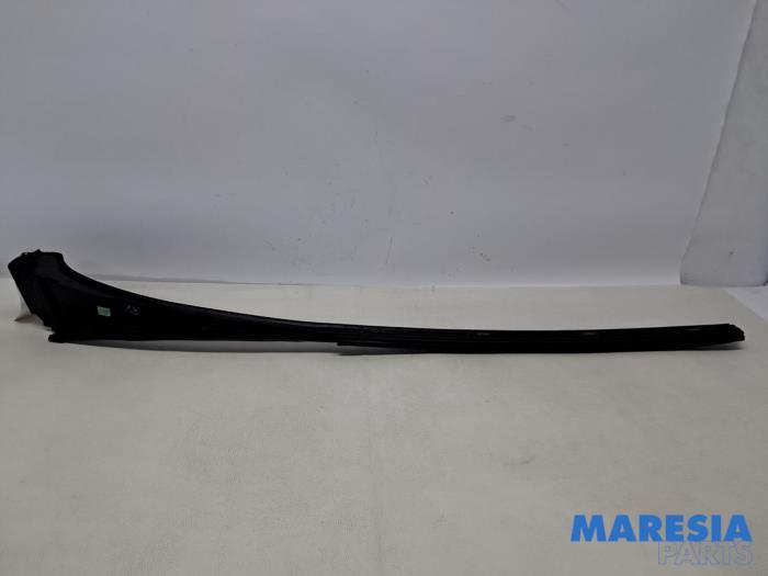 Gebrauchte Windschutzscheibe blende Renault Trafic (1FL/2FL/3FL/4FL) 1.6 dCi 125 Twin Turbo Preis € 48,39 Mit Mehrwertsteuer angeboten von Maresia Parts