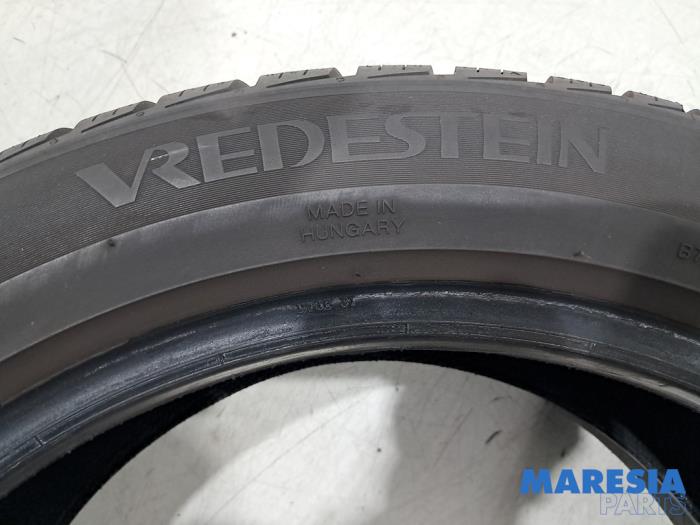 Tyre with tyre size 205/50/17 - 2055017 VREDESTEIN