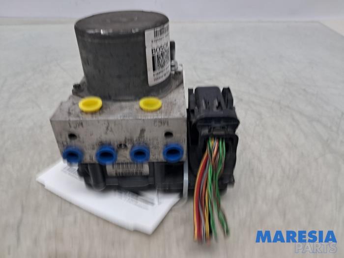 Usagé Pompe ABS Fiat 500C (312) 1.4 16V Prix € 40,00 Règlement à la marge proposé par Maresia Parts