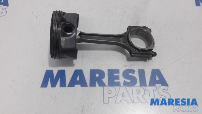Usagé Piston Fiat Panda (312) 0.9 TwinAir 65 Prix € 75,00 Règlement à la marge proposé par Maresia Parts