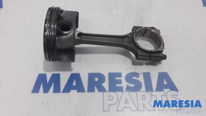 Usagé Piston Fiat Panda (312) 0.9 TwinAir 65 Prix € 75,00 Règlement à la marge proposé par Maresia Parts