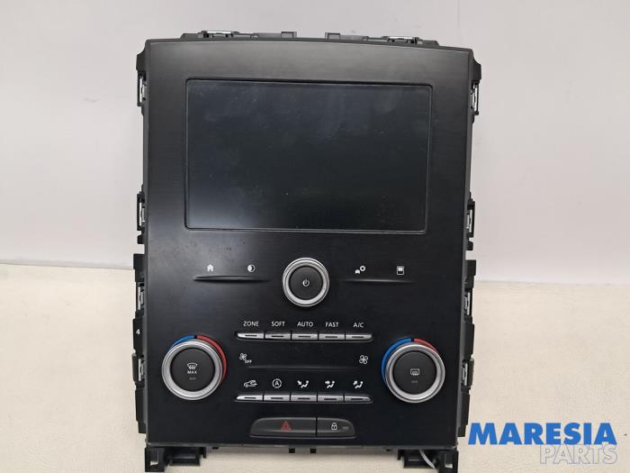 Begagnade Innerdisplay Renault Megane IV (RFBB) 1.2 Energy TCE 130 Pris € 260,00 Marginaltabell erbjuds av Maresia Parts