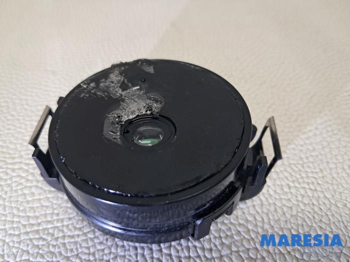 Begagnade Regnsensor Renault Megane IV (RFBB) 1.2 Energy TCE 130 Pris € 15,00 Marginaltabell erbjuds av Maresia Parts