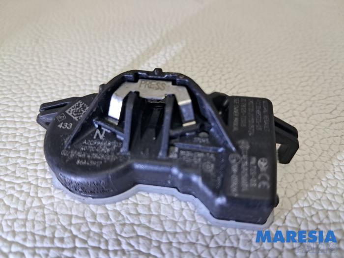 Begagnade Däcktryckssensor Renault Megane IV (RFBB) 1.2 Energy TCE 130 Pris € 15,00 Marginaltabell erbjuds av Maresia Parts
