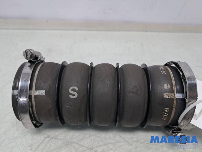 Gebrauchte Intercooler Schlauch Peugeot 3008 I (0U/HU) 1.6 16V THP 150 Preis € 25,00 Margenregelung angeboten von Maresia Parts