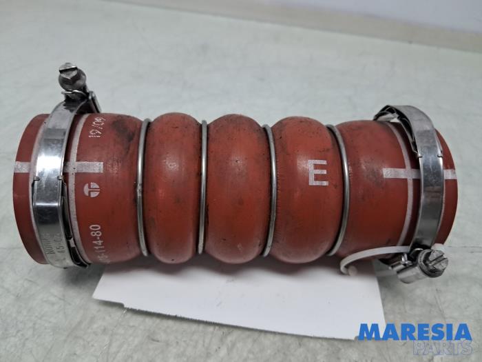 Gebrauchte Intercooler Schlauch Peugeot 3008 I (0U/HU) 1.6 16V THP 150 Preis € 25,00 Margenregelung angeboten von Maresia Parts