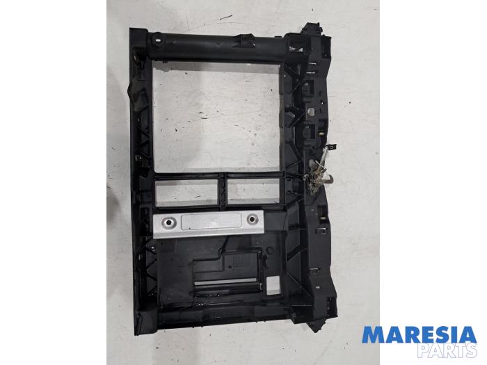 Begagnade Front Citroen C3 (SC) 1.2 VTi 82 12V Pris € 60,00 Marginaltabell erbjuds av Maresia Parts