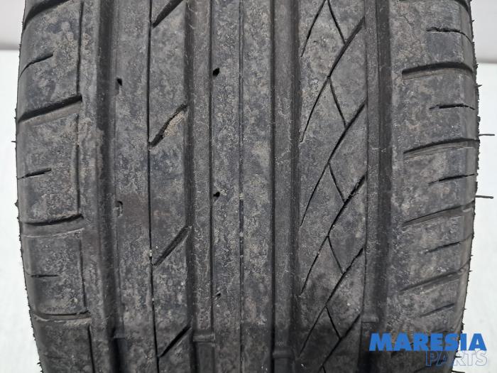 Używane Opona Citroen C3 (SC) 1.2 VTi 82 12V Cena € 30,00 Procedura marży oferowane przez Maresia Parts