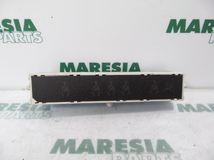 Begagnade Innerdisplay Peugeot 207/207+ (WA/WC/WM) 1.6 16V VTRi Pris € 25,00 Marginaltabell erbjuds av Maresia Parts