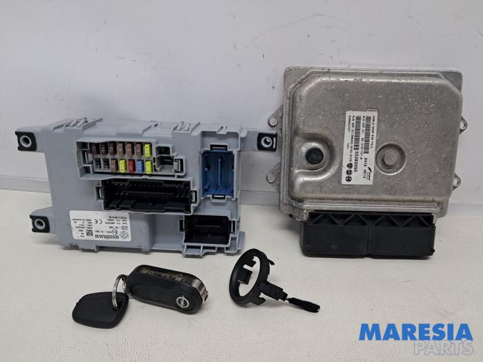 Used Engine management computer Opel Combo 1.3 CDTI 16V Price € 484,00 Inclusive VAT offered by Maresia Parts