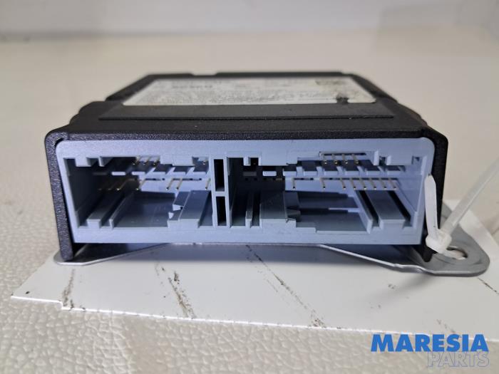 Begagnade Airbagmodul Opel Combo 1.3 CDTI 16V Pris € 121,00 Inklusive moms erbjuds av Maresia Parts