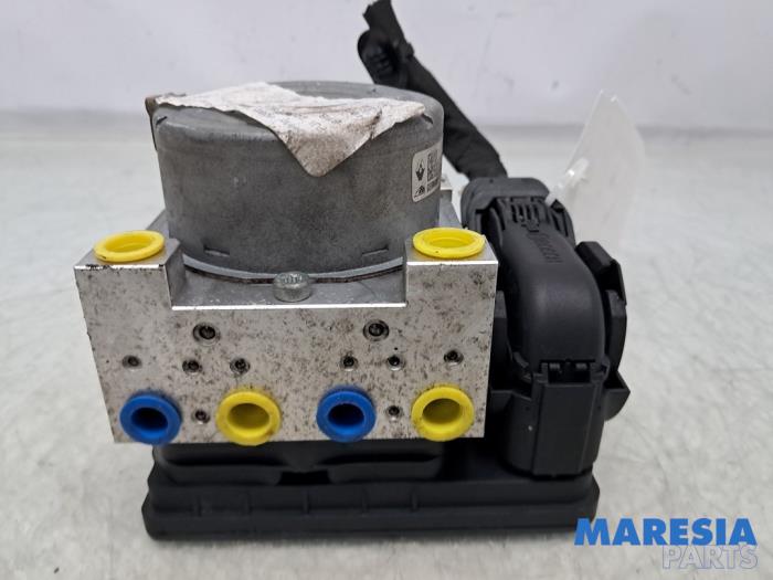 Begagnade ABS-pump Renault Megane IV (RFBB) 1.2 Energy TCE 130 Pris € 199,99 Marginaltabell erbjuds av Maresia Parts