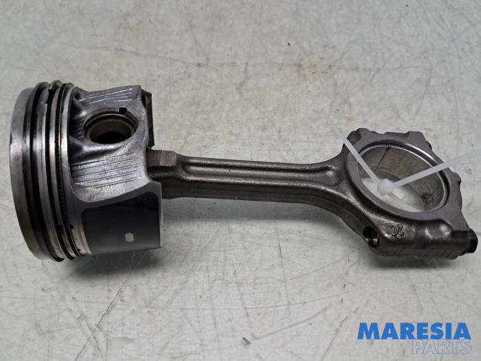 Używane Korbowód Renault Clio V (RJAB) 1.0 TCe 100 12V Cena € 75,00 Procedura marży oferowane przez Maresia Parts