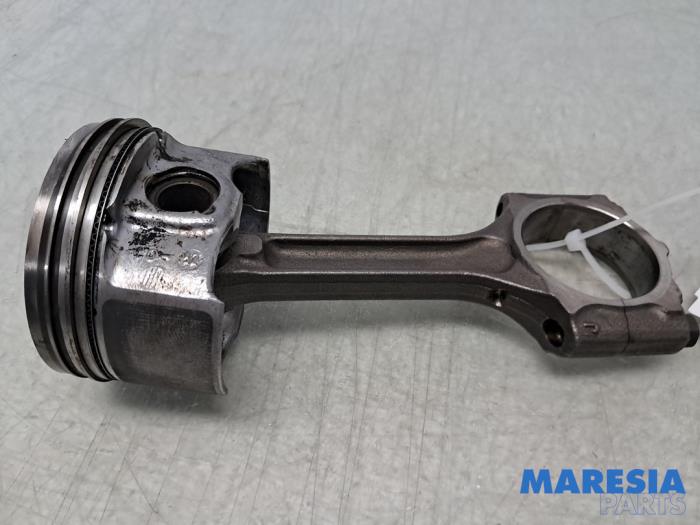 Gebrauchte Pleuelstange Renault Megane III Grandtour (KZ) 1.4 16V TCe 130 Preis € 65,00 Margenregelung angeboten von Maresia Parts