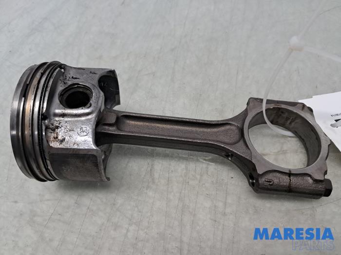 Gebrauchte Pleuelstange Renault Megane III Grandtour (KZ) 1.4 16V TCe 130 Preis € 65,00 Margenregelung angeboten von Maresia Parts