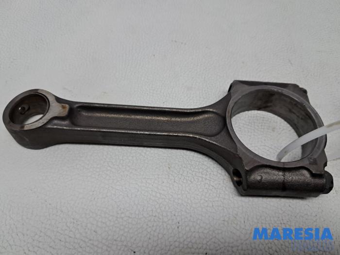 Gebrauchte Pleuelstange Renault Megane III Grandtour (KZ) 1.4 16V TCe 130 Preis € 65,00 Margenregelung angeboten von Maresia Parts