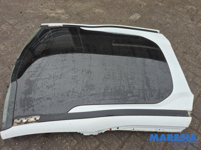 Używane Dach panoramiczny Peugeot 2008 (CU) 1.2 12V e-THP PureTech 110 Cena € 449,00 Procedura marży oferowane przez Maresia Parts