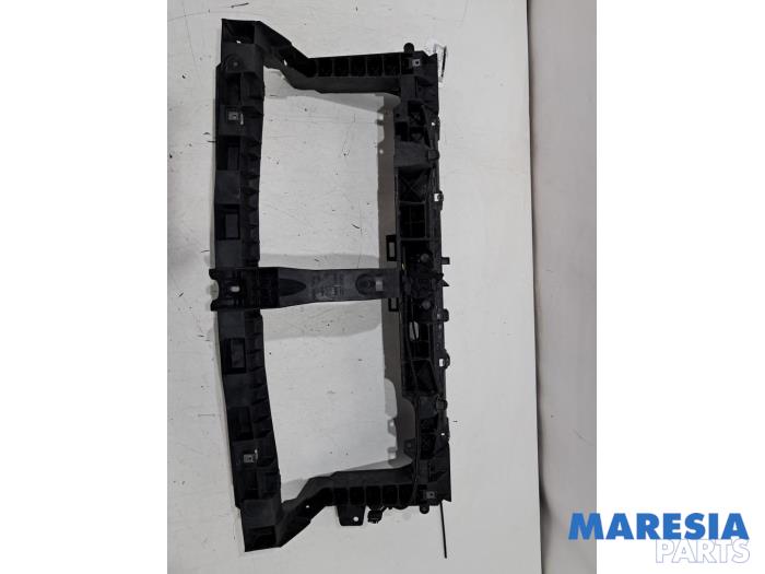 Używane Panel przedni Renault Trafic (1FL/2FL/3FL/4FL) 1.6 dCi 95 Cena € 151,24 Z VAT oferowane przez Maresia Parts