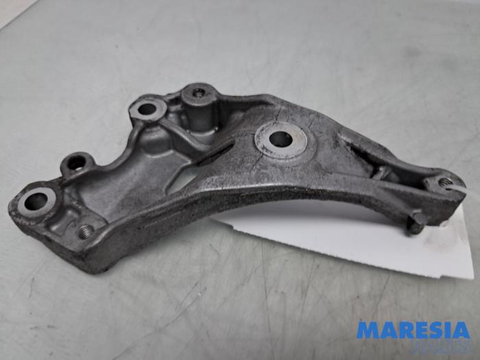 Usagé Support dynamo haut Citroen Berlingo Cinqspace, Multispace 1.6 VTi 120 16V Prix € 34,98 Règlement à la marge proposé par Maresia Parts