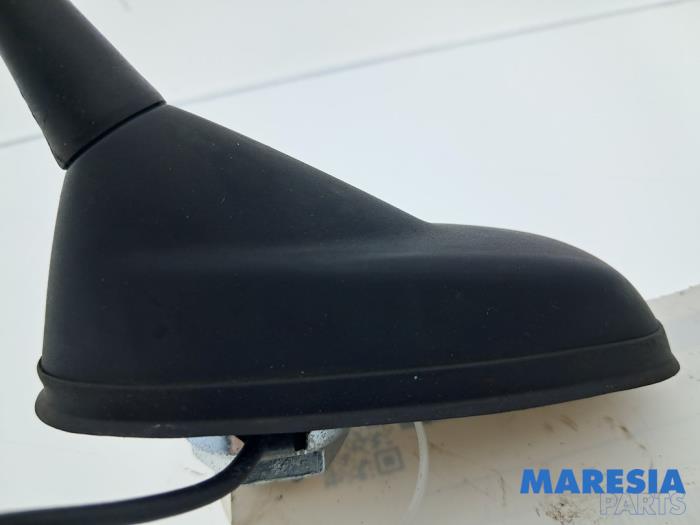 Używane Antena Peugeot 2008 (CU) 1.2 12V e-THP PureTech 110 Cena € 19,99 Procedura marży oferowane przez Maresia Parts