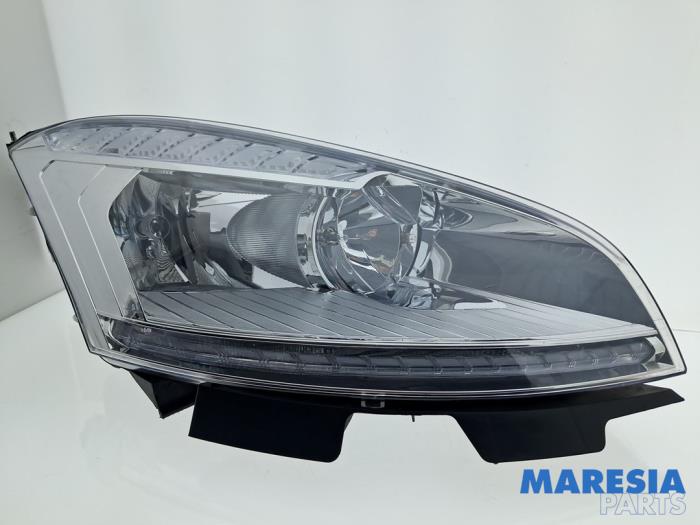 Używane Reflektor prawy Citroen C4 Picasso (UD/UE/UF) 1.6 16V THP 155 Cena € 170,00 Procedura marży oferowane przez Maresia Parts
