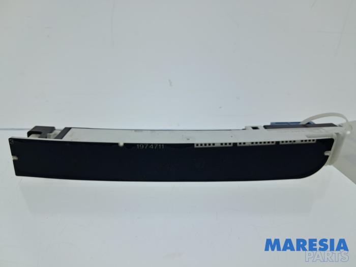 Begagnade Innerdisplay Citroen C4 Picasso (UD/UE/UF) 1.6 16V THP 155 Pris € 20,00 Marginaltabell erbjuds av Maresia Parts