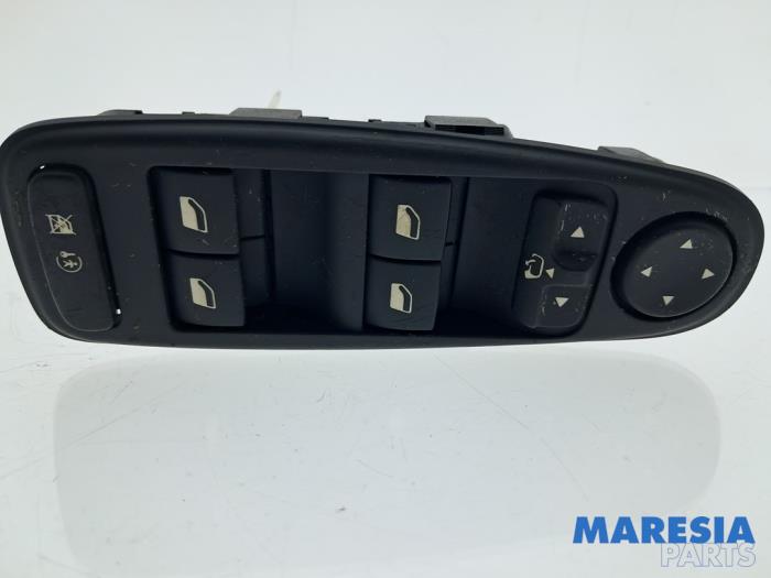 Usados Interruptor combinado de ventanillas Citroen C4 Picasso (UD/UE/UF) 1.6 16V THP 155 Precio € 65,00 Norma de margen ofrecido por Maresia Parts