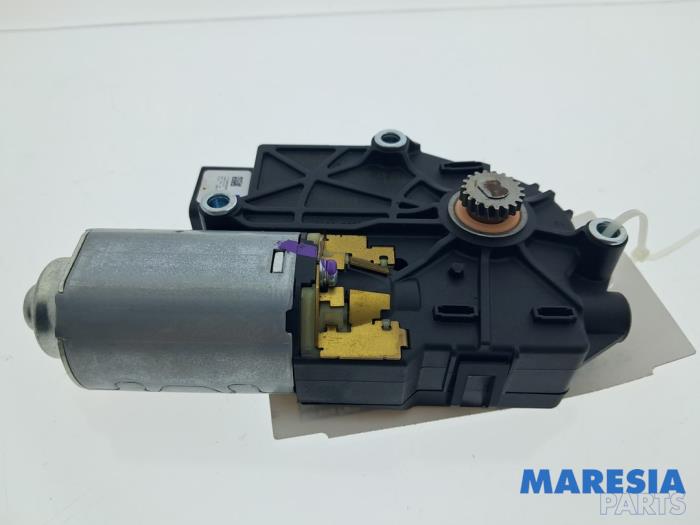 Używane Silnik szyberdachu Fiat 500 (312) 0.9 TwinAir 80 Cena € 119,99 Procedura marży oferowane przez Maresia Parts