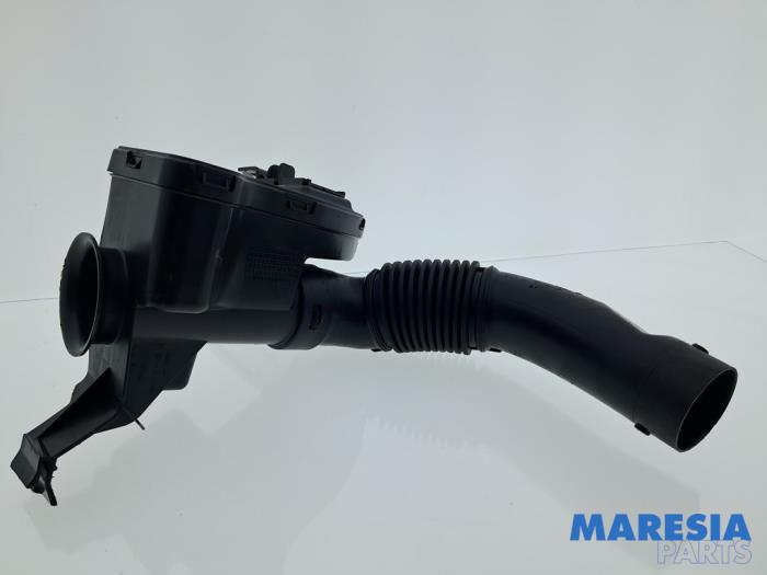 Begagnade Lufttratt Peugeot 208 I (CA/CC/CK/CL) 1.6 e-HDi FAP Pris € 30,00 Marginaltabell erbjuds av Maresia Parts