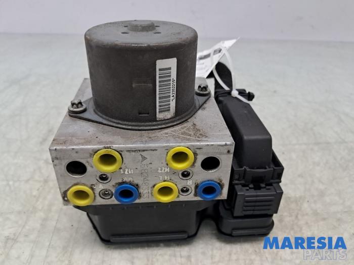 Używane Pompa ABS Lancia Delta (844) 1.4 T-Jet 16V 120 Cena € 99,00 Procedura marży oferowane przez Maresia Parts